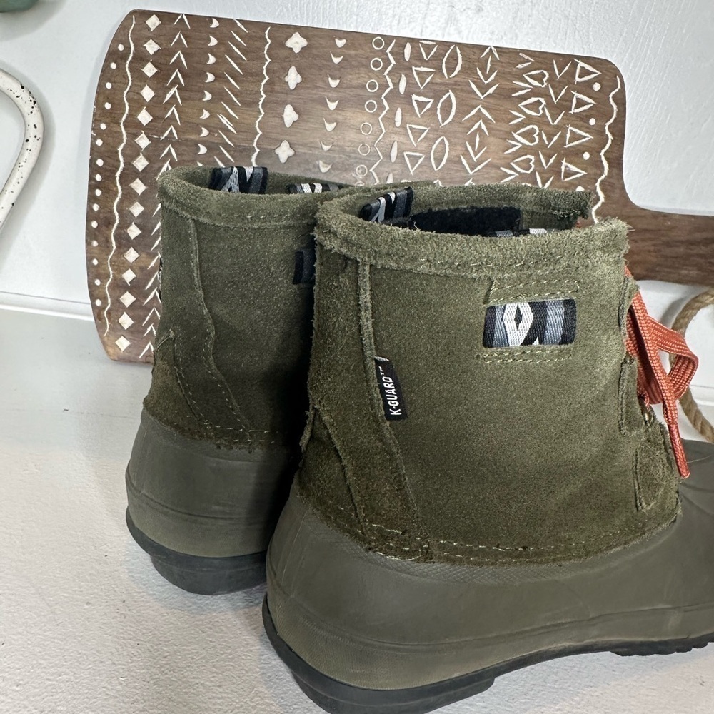 Khombu Olive Green Outdoor Crest Duck Boots with Orange Laces Women's - Size 9 - Picture 5 of 9